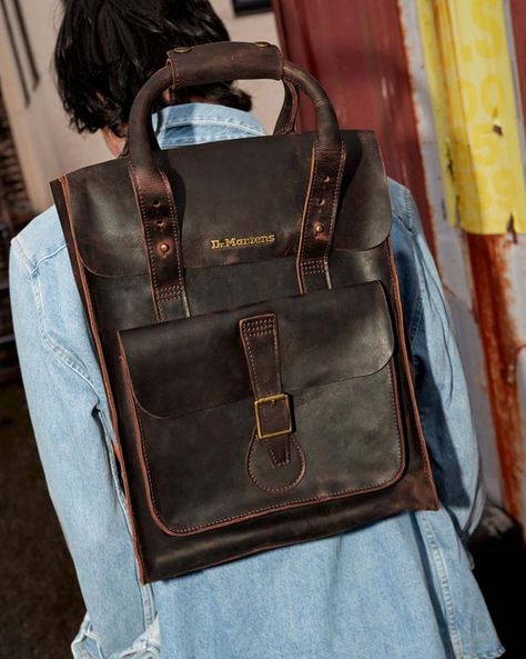 Dr Martens Backpack, Leather Laptop Backpack, Laptop Rucksack, Leather Laptop, Classic Backpack, Leather Projects, Dr Martens Shoes, Doc Martens, Laptop Backpack