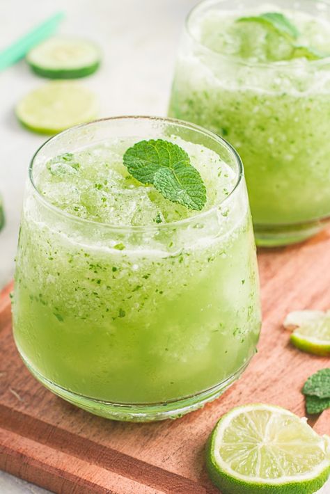 Light and refreshing this Frozen Cucumber Mojito Mocktail is the perfect summertime drink made with fresh mint, cucumbers, lime juice & soda. #mojitomocktailrecipe #mojitomocktail #frozenmojitorecipe #cucumbermojitorecipe #cucumbermojito #cucumbermintmocktails Cucumber Mojito Recipe, Cucumber Mojito, Unique Drinks, Cucumber Drink, Best Non Alcoholic Drinks, Frozen Drink Recipes, Mojito Mocktail, Rainbow Board, Drink Recipes Nonalcoholic