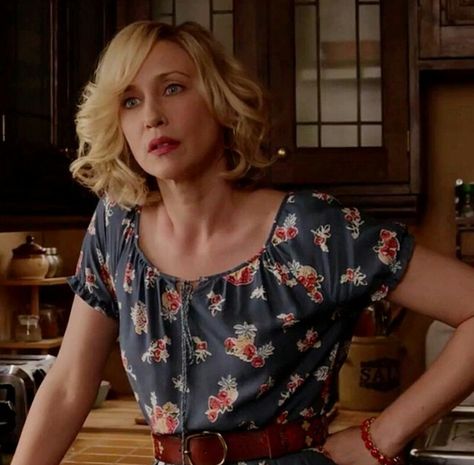 #normabates #shorthair #haircut Norma Bates Aesthetic, Norma Bates Outfits, Farmiga Sisters, Shorthair Haircut, Norma Bates, Norman Bates, Character Costume, Vera Farmiga, Tv Horror