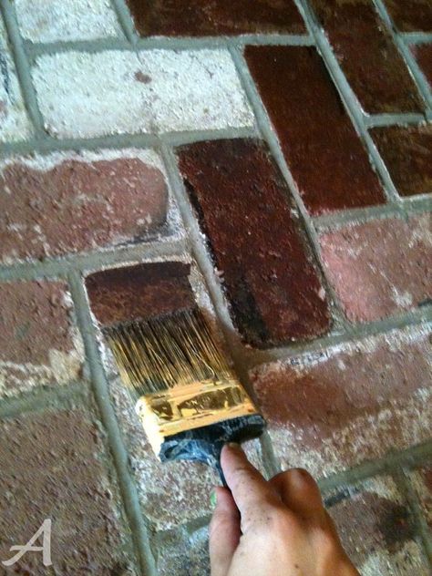 How to stain (not paint) brick, using Behr Premium Concrete Stain. Anna Moseley shows us how it's an easy and inexpensive way to upgrade the look of a brick fireplace. || @askannamoseley Stained Brick, Paint Brick, Painting Brick, Brick Floor, Concrete Stain, Painted Concrete Porch, Concrete Porch, Diy Casa, Stained Concrete