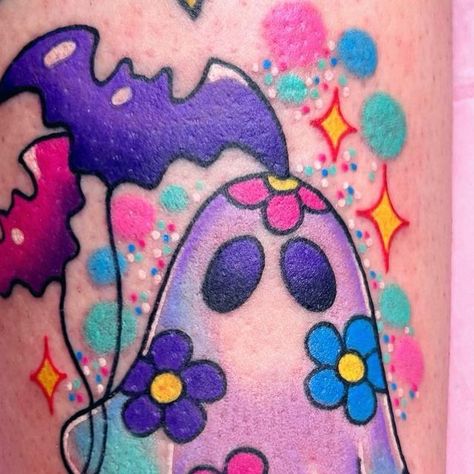 Kassidy Autumn on Instagram: "Ghosty for Emily today 👻 #tattoo#ghost#ghosttattoo#halloween#halloweentattoo#battattoo#bat#colortattoo#pastel#pasteltattoo#kawaii#cutetattoo#cincinnati" Ghost Holding Heart Balloon Tattoo, Halloween Heart Tattoo, Colorful Halloween Tattoos, Girly Ghost Tattoo, Kawaii Halloween Tattoo, Girly Halloween Tattoos, Kawaii Tattoo Sleeve, Cute Girly Tattoos, Pastel Tattoos