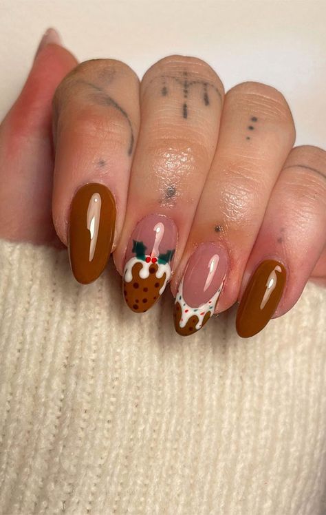 50+ Best Festive Christmas Nails : Snowflake + Rose Gold Nails Pudding Nails, Press On Nails Ideas, Nail Ideas Brown, Holiday Nail Set, Holiday Pudding, Short Almond Shaped Nails, Christmas Nail Ideas, Halloween Nails Diy, Medium Almond