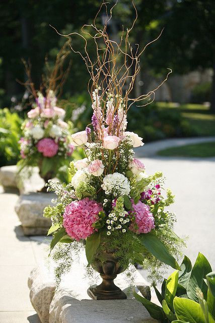 Outdoor wedding arrangements or same flowers could be used for an indoor arrangement. No curly willow on top! Arch Greenery, Greenery Bouquets, Bouquets Ideas, Urn Arrangements, Hydrangea Arrangements, Church Flowers, Ceremony Flowers, Wedding Arrangements, Deco Floral