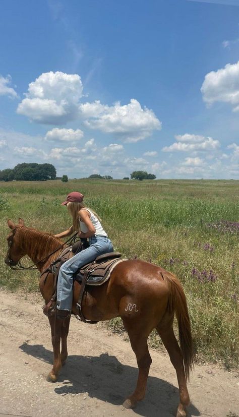 Horseback Riding Western, Save A Horse Ride A Cowboy Aesthetic, Michelle Randolph, Western Horse Riding, Horse Riding Aesthetic, Foto Cowgirl, Horseback Riding Outfits, Horse Riding Outfit, Useful Gifts