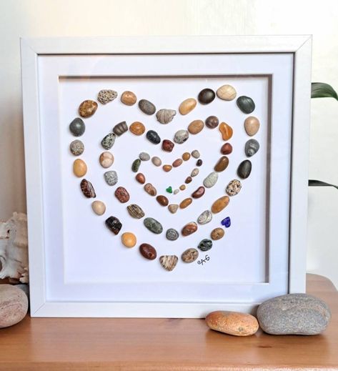 Decor Ideas For Apartments, Seashell Art Diy, Ideas For Apartments, Sea Glass Art Projects, Seaglass Art, Art Coquillage, Seashell Wall Art, Shell Craft, Seashell Projects