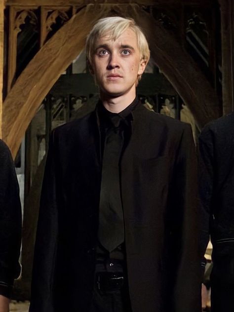 draco malfoy- deathly hallows part 2 Drako Malfoy, Malfoy Family, Draco Malfoy Hot, Draco Malfoy Imagines, Draco Malfoy Aesthetic, Lucius Malfoy, Tom Felton Draco Malfoy, Draco And Hermione, Harry Potter Images