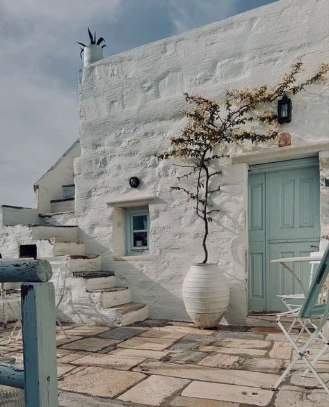 Greek Island House, Greece Countryside, Naxos Island, Island Villa, Mediterranean Architecture, Greek House, Island House, Mediterranean Homes, Greek Style