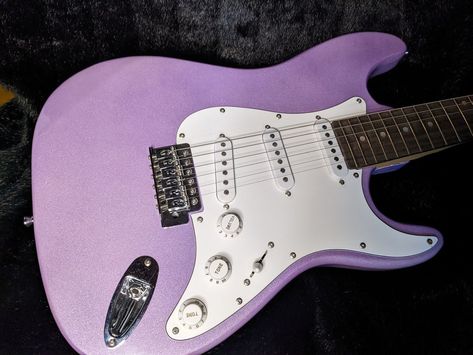 Electric Guitar Color Ideas, Lavender Electric Guitar, Purple Electric Guitar, Guitar Purple, Purple Guitar, Pink Guitar, Pretty Guitars, Beginner Guitar, Boutique Guitar