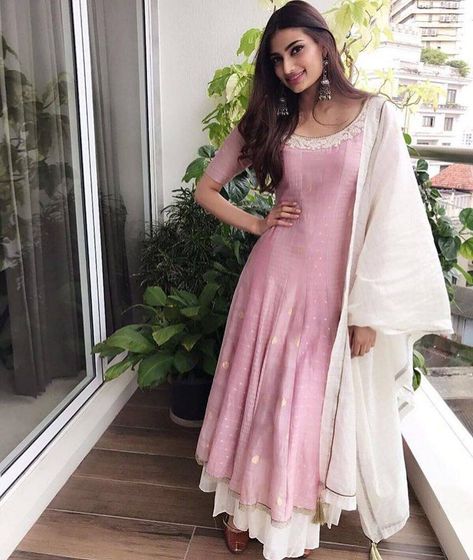 Plain Churidar Designs, Latest Indian Fashion Trends, Athiya Shetty, Desi Dress, Indian Kurti Designs, Smart Casual Dress, Churidar Designs, Indian Designer Suits, Frock Fashion