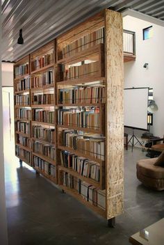 Living Room Divider Ideas, Plywood Office, Små Rum Lidt Plads, Lots Of Books, Living Room Divider, Movable Walls, Casa Loft, Studio Apartment Divider, Diy Room Divider