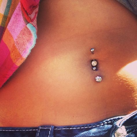 Double belly button piercing Belly Button Piercing Placement, Double Belly Piercing Ideas, Upper And Lower Belly Button Piercing, Reverse Belly Button Piercing, Lower Belly Piercing, 2 Belly Button Piercings, Bottom Belly Button Piercing, Belly Pierce, Double Belly Button Piercing