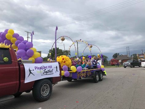 Candyland Float, Parade Float Diy, Parade Float Theme, Homecoming Float Ideas, Halloween Parade Float, Class Officers, Asb Ideas, Parade Float Decorations, Parade Banner