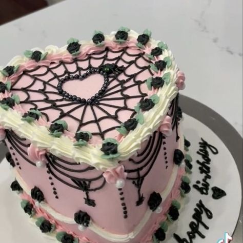 Gothic Birthday Cakes, Gothic Cake, Cake Designs For Girl, Monster High Cake, Spooky Cake, Pink Birthday Cakes, Cute Baking, Fake Cake, Pretty Birthday Cakes