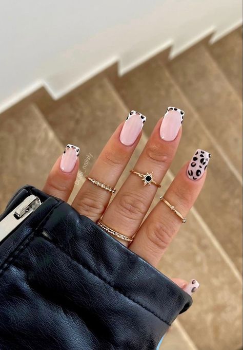 Leopard Print Tips Nails, Biab Nails Leopard, Leopard Nail Designs Summer, Lepord Print Nail French Tip, Leopard Print Biab Nails, Short Leapord Nails, Leopard Print Tip Nails, Leperd Nails, Animal Design Nails