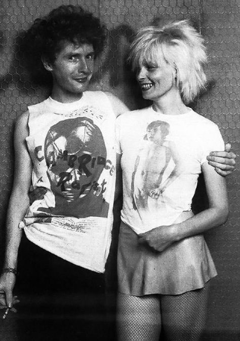 Malcolm McLaren and Vivienne Westwood, March 1976 Vivien Westwood, Vivienne Westwood Punk, Malcolm Mclaren, Punk Mode, Vivienne Westwood Fashion, Steve Jones, Chrissie Hynde, 70s Punk, Zandra Rhodes