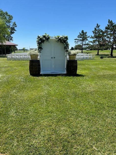 Wedding Isles Decoration, Isle Wedding, Wedding Isles, Entryway Ideas, Barn Ideas, Outdoor Wedding Decorations, Entry Doors, Outdoor Wedding, Wedding Bridal