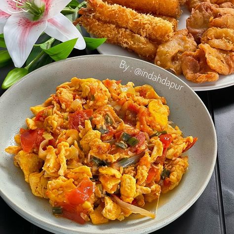 Bahan dan Cara membuat Tumis Telur Tomat https://resepmamiku.com/tumis-telur-tomat-indahdapur Omlet Telur, Kerak Telor Aesthetic, Tumis Buncis, Telur Ceplok, Telur Dadar, Cilantro, Food And Drink