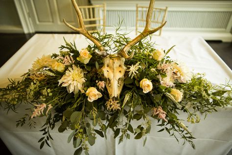 Gothic Wedding Theme, Wedding Table Themes, Antler Wedding, Zoo Wedding, Geek Wedding, Bridal Theme, Wedding Colors Purple, Amazing Wedding Photography, Skull Wedding