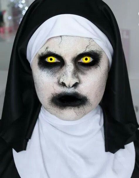 Halloween Eye Contacts, Nun Halloween, Creepy Halloween Makeup, Cute Halloween Makeup, Make Up Tutorials, Cool Halloween Makeup, Halloween Makeup Scary, Horror Makeup, Halloween Makeup Inspiration