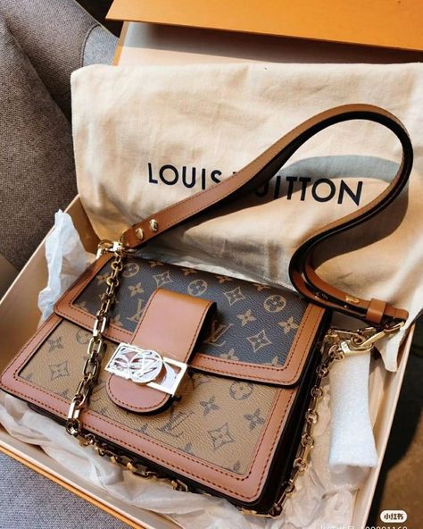 Reverse Canvas, Mm Monogram, It Bag, Lock It, Modern Lifestyle, Bagpack, Hand Bags, Chain Strap, Louis Vuitton Monogram