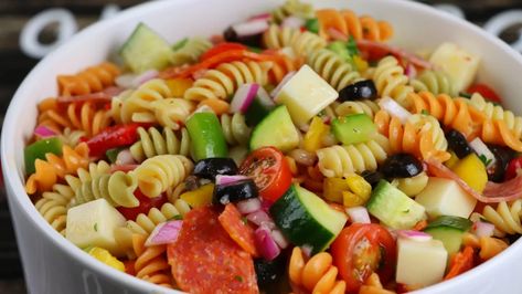 Quick and Easy Pasta Salad Recipe From the Queen of Soul Food Cooking Quick And Easy Pasta Salad, The Best Pasta Salad, Pasta Seafood, Easy Pasta Salad Recipe, Best Pasta Salad, Meal Planning Menus, Meat Pasta, Red Onion Relish, Rotini Pasta