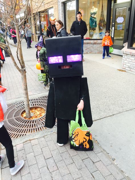 Minecraft Halloween costume enderman Diy Enderman Costume, Enderman Cosplay, Wither Costume Minecraft, Wither Minecraft Costume, Minecraft Costumes Enderman, Minecraft Halloween Ideas, Minecraft Halloween Costume, Minecraft Costumes, House Party