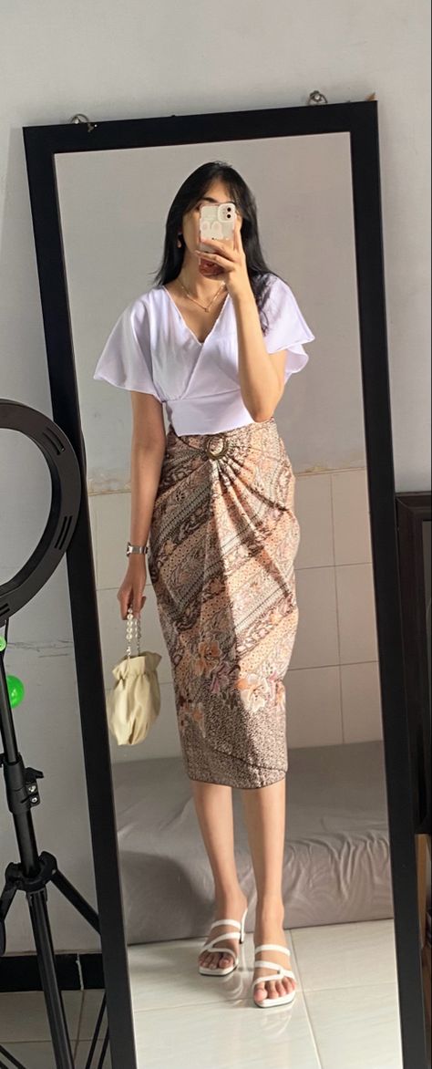 Outfit Kondangan Casual, Ootd Kondangan Casual, Outfit Kondangan Simple, Style Kondangan, Pengantin Modern, Model Dress Kebaya, Kondangan Outfit, Fashion Inspo Casual, Outfit Kondangan