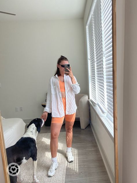 Walk The Dog Outfit, Dog Walking Outfit Spring, Summer Dog Walking Outfit, Cute Walking Outfits, Morning Walk Outfit, Walk Outfit, Dog Walking Outfit, Walking Outfit, Colorful Hairstyles