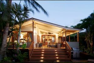 Beachcomber House Seaside Inn, Hawaiian Homes, Beachfront House, Rest House, Casa Country, Hawaii Homes, Tropical House, Beach House Design, Beach Bungalows