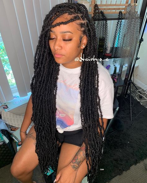 Weave Hairstyles Braided, Faux Locs Hairstyles, Braids Hairstyles Pictures, Box Braids Styling, Beautiful Braids, Girls Hairstyles Braids, Hair Ponytail Styles, Hair Laid