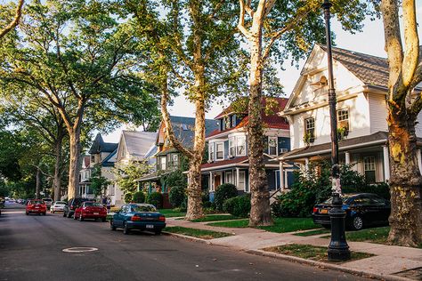 Nyc Walking, Brooklyn House, Simple Building, New York City Photos, Victorian Mansions, Scenic Photos, Street House, Craftsman Bungalows, Dream House Exterior