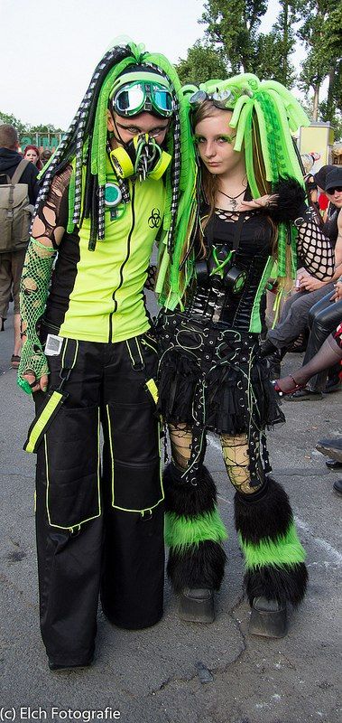 People Cybergoth Clothes, Neon Punk Fashion, Cybergoth Outfits, Industrial Dance, Gothic Couple, Goth Styles, Cybergoth Fashion, Industrial Goth, Dti Theme