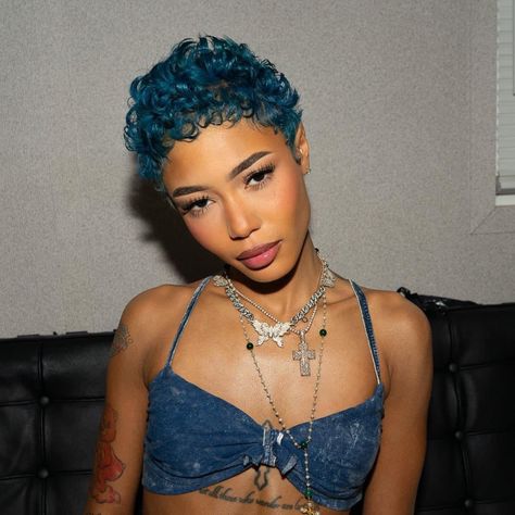 Coi Leray Blue Hair, Coi Leray Short Hair, Coi Leray Pixie Cut, Short Blue Hair Pixie, Blue Pixie Cut, Short Blue Hair, Short Dyed Hair, Short Relaxed Hairstyles, Highlight Ideas