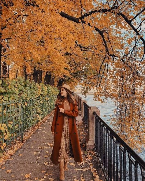 fall outfits inspo Fall Ideas Photoshoot, Fall Season Photoshoot, Fall Aesthetic Photo Ideas, Autumn Fashion Photoshoot, Outfit For Fall Photoshoot, Autumn Fashion Photography, Autum Poses, Autumn Outfits Photoshoot, Fall Outfit For Photoshoot