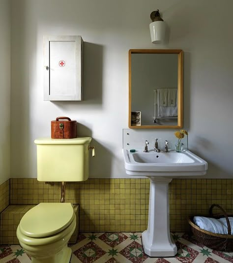 Pop Of Color Bathroom, Beata Heuman, Red Bathroom, London Townhouse, Basement Reno, Park Slope, Bathroom Inspo, Half Bath, Beautiful Bathrooms