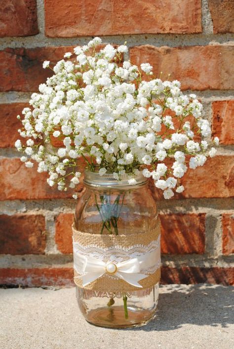 Wedding Jars, Deco Champetre, Tafel Decor, Burlap And Lace, Rustic Mason Jars, Mason Jar Wedding, Rustic Wedding Centerpieces, Mason Jar Centerpieces, Deco Floral