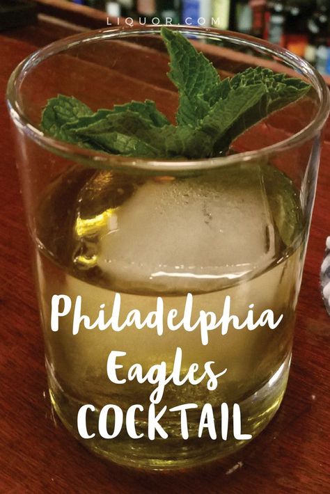 You don't have to live in #Philadelphia to enjoy this #Eagles #cocktail! Football Cocktails, Pennsylvania Recipes, Football Drinks, Rye Cocktails, Bowl Cocktails, Superbowl Food, Superbowl Sunday, Philadelphia Eagles Super Bowl, Fame Game