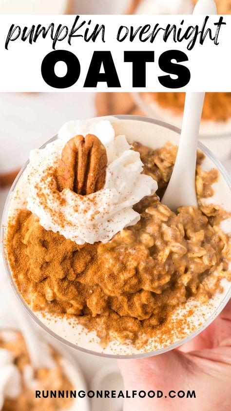 These pumpkin pie overnight oats with chia seeds can be prepped in minutes for a delicious breakfast that's ready to eat in the morning. Chia Seed Overnight Oats, Overnight Oats With Chia Seeds, Oats With Chia Seeds, Overnight Oats With Chia, Pumpkin Pie Overnight Oats, Pumpkin Overnight Oats, Chia Overnight Oats, Vegan Overnight Oats, Vegan Holiday Recipes