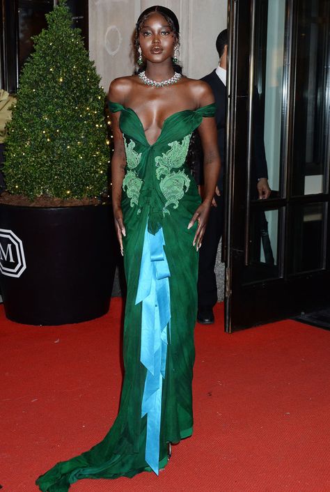 Adut Akech Met Gala, Adut Akech, Mark Hotel, Met Gala Outfits, Beautiful Photoshoot Ideas, Looks Black, Celebrity Red Carpet, Red Carpet Looks, Beautiful Gowns