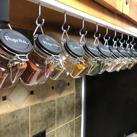 Diy Hanging Spice Rack Ideas, Spice Display Ideas, Camper Spice Rack Ideas, Seasoning Rack Ideas, Hanging Spice Rack Ideas, Rv Spice Rack Ideas, Spice Rack Ideas Diy, Spice Rack Over Stove, Under Cabinet Spice Rack