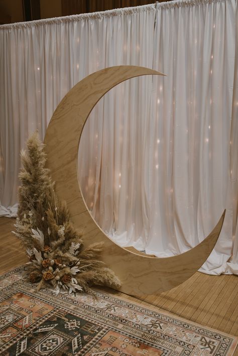 Star Centerpiece Ideas, Eid Theme Ideas, Celestial Bridal Shower Theme, Ramadhan Decor Ideas, Celestial Centerpieces, Ramadan Table Decor, Star Backdrop, Star Centerpieces, Rustic Wood Crafts