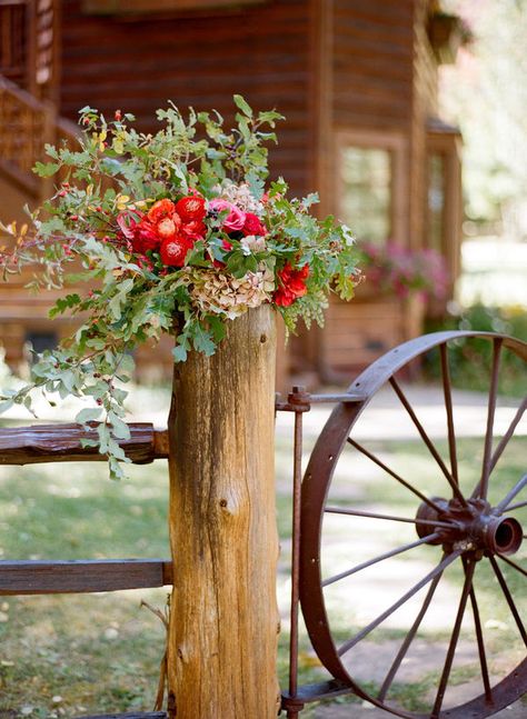 wheel garden gate Wagon Wheels, Aspen Wedding, Old Wagons, Wooden Wagon, Have Inspiration, Down On The Farm, Garden Gate, Wagon Wheel, Jolie Photo