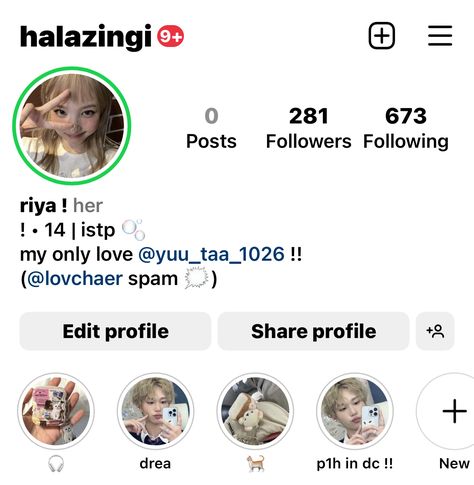 Insta Kpop Bio Ideas, Twitter Kpop Layout, Kpop Layout Instagram, Kpop Account Ideas, Twitter Bio Ideas Aesthetic Kpop, Instagram Set Up Ideas, Instagram Kpop Theme, Kpop Bio Ideas Instagram, Kpop Bios For Instagram