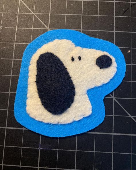 I've been experimenting with felt and sewing a lot lately so here's some sew in felt patches I've made as a low stress activity for myself <3 It's nice to make something and not worry too much about the outcome. These will be available on etsy with the rest of my drop this weekend on April 27th! . . . #etsy #etsyshop #patches #sewonpatch #sewing #embroidery #embroideryart #sewingproject #sewingaddict #feltcraft #feltanimals #feltart #feltlove #critterart #animalart #cuteart #cuteanimals #carr... Easy Felt Sewing Projects, No Sew Felt Crafts, Sewing Felt Projects, Felt Sewing Projects, Felt Patches, Easy Felt Crafts, Felt Plushie, Felt Plush, Felt Sewing