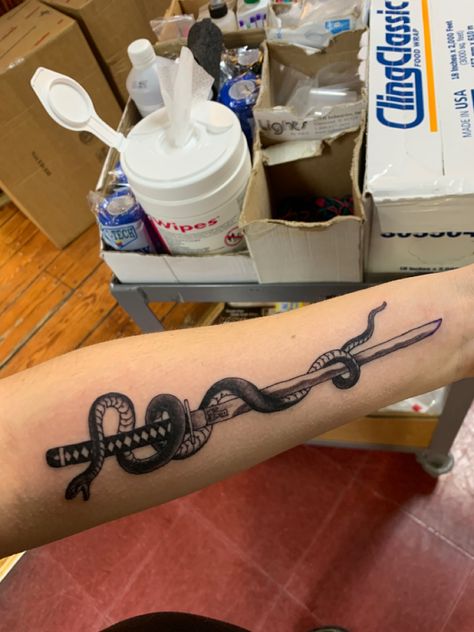 Kill Bill Inspired Tattoos, Quentin Tarantino Tattoo, Tarantino Tattoo Ideas, Ethan Tattoo, Kill Bill Tattoo, Bill Tattoo, Movie Tattoos, One Piece Tattoos, Hip Tattoos Women