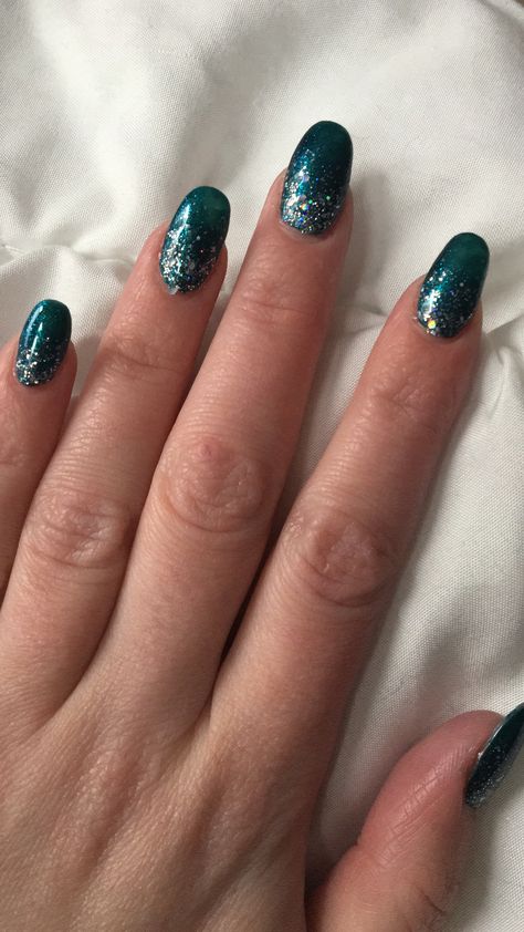 Teal and silver glitter nails Dark Teal And Silver Nails, Teal And Silver Nails, Dark Teal Nails, Nails Teal, Prom Nails French, Teal Nail Designs, Prom Nails Red, Prom Nails Silver, Teal And Silver