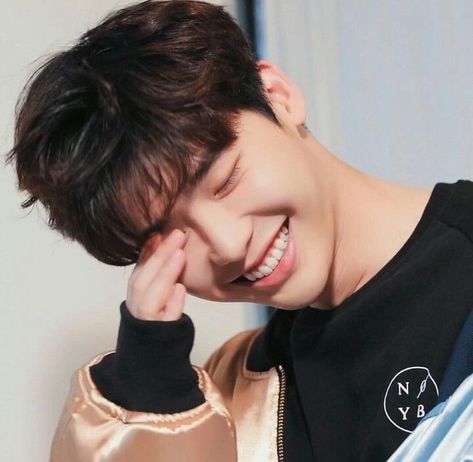 Love his smile ❤️ Jong Suk Wallpaper, Lee Jong Suk Wallpaper, Lee Jong Suk Cute, Kang Chul, Kore Ulzzang, Lee Jung Suk, Yoo Seung Ho, W Two Worlds, Han Hyo Joo