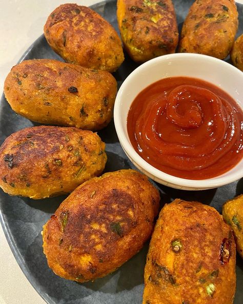 Sweet Potato Cutlets Recipe https://resepmamiku.com/en/sweet-potato-cutlets-katz__kitchen Mashed Sweet Potato, Potato Cutlets, Mint Chutney, Tamarind Sauce, Cutlets Recipes, Vegan Sweet Potato, Nutritious Snacks, Mashed Sweet Potatoes, Satisfying Food