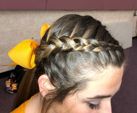 Braid Into Low Ponytail Cheer, Cheer Hairstyles With Bows Low Pony, Low Ponytail Cheer Hair, Volleyball Hairstyles With Ribbons, Cute Volleyball Hairstyles Easy, Cute Cheer Hairstyles With Bow, Cheer Hairstyles With Bows, Cute Cheer Hairstyles, Cheer Ponytail