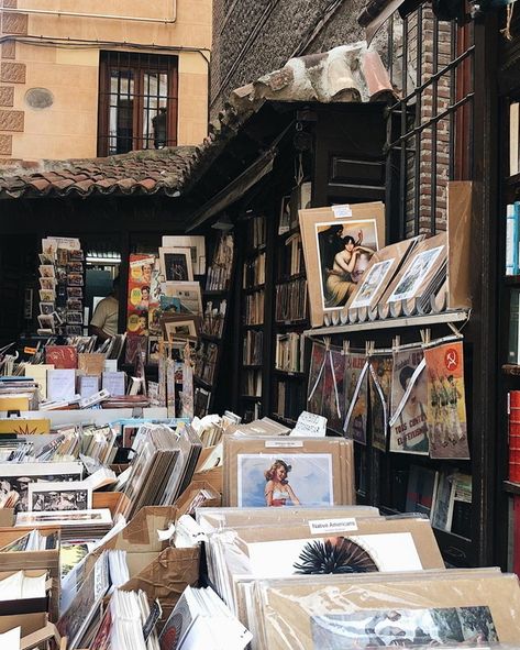 Madrid Aesthetic, Bohemian Decor Inspiration, Spain Aesthetic, Aesthetic Themes, Book Store, Madrid Spain, Pretty Places, Aesthetic Vintage, Alicante